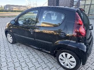 Peugeot 107 1.0 ACTIVE AIRCO RIJDBARE SCHADE! BOUWJAAR 2013  1600 EURO picture 2