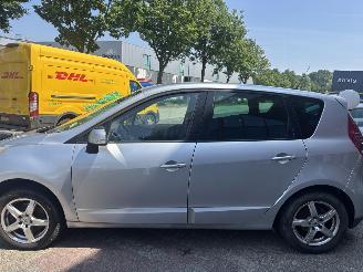 Renault Scenic 1.4 16V TCe 130 MPV  Benzine 1.397cc picture 3