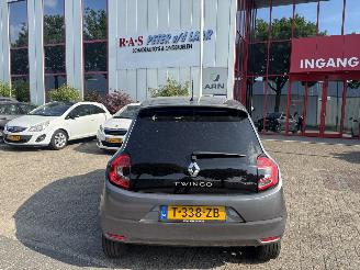 Salvage car Renault Twingo URBAN NIGHT 22 KWH 2023/9