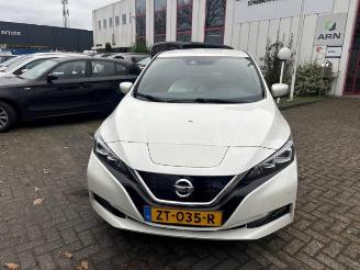 Coche siniestrado Nissan Leaf Leaf (ZE1), Hatchback, 2017 39/40kWh 2019/8