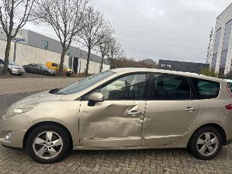 Renault Mégane Scénic 2.0 16V automaat picture 3