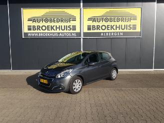 Damaged car Peugeot 208 1.2 PureTech Blue Lion 2017/6
