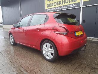 Peugeot 208 1.2 PureTech Signature picture 8