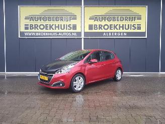 skadebil auto Peugeot 208 1.2 PureTech Signature 2019/3