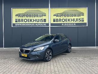 Vaurioauto  passenger cars Volvo V-40 Cross Country 1.5 T3 Polar+ Luxury 2019/1
