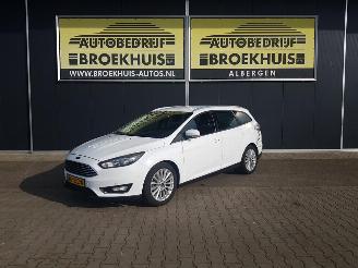 Damaged car Ford Focus Wagon 1.0 Titanium Edition 2015/11