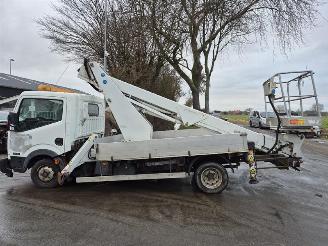 Nissan NT400 2.5 DCI Hoogwerker picture 6