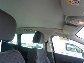 Peugeot 3008 1.2 e-THP picture 8