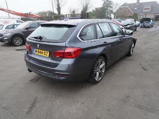 Schadeauto BMW 3-serie Touring 330d xDrive 2017/3