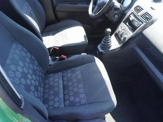 Suzuki Splash 1.0 12v picture 12