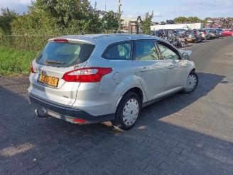 Salvage car Ford Focus wagon 1.6 TDCi 2013/10