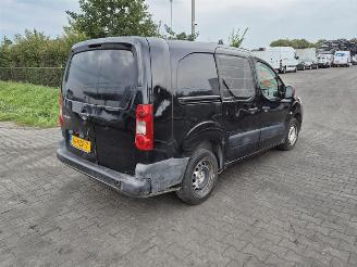 krockskadad bil auto Peugeot Partner 1.6 HDI 90 16V (DV6ATED4(9HX)) 2009/2