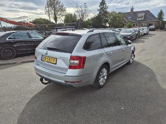Vaurioauto  passenger cars Skoda Octavia 1.0 TSI 12V 2018/2