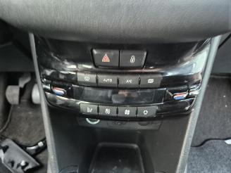 Peugeot 208 1.2 12V picture 7