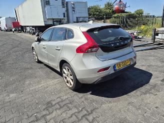 Volvo V-40 T2 picture 2