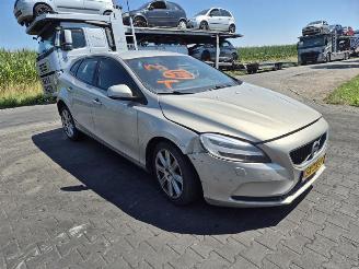 Volvo V-40 T2 picture 4