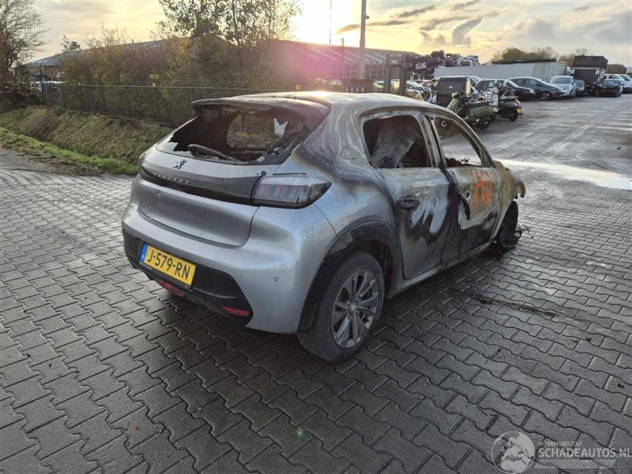 Peugeot e-208 