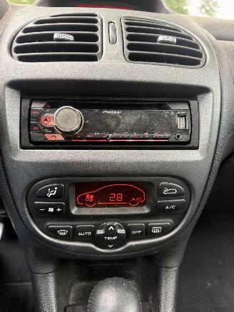 Peugeot 206  picture 10