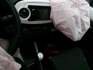 Toyota Yaris 1.3 Design 5 Drs picture 9