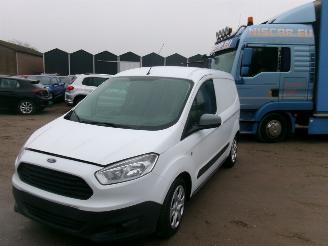 krockskadad bil auto Ford Transit 1.5 TDCI  Courier Trend 2017/4