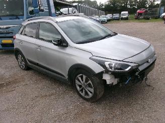 Hyundai I-20 1.0 Cross picture 3