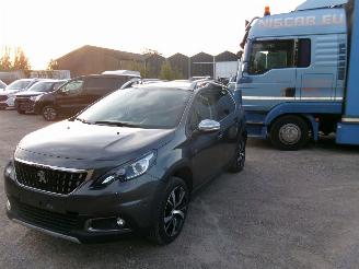 damaged passenger cars Peugeot 2008 1.2 Crossway 2017/10