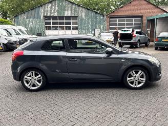 Kia Cee d 1.4 CVVT 16V Hatchback 2Dr Benzine 1.396cc 66kW (90pk) FWD picture 6