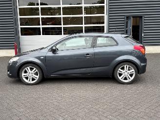 Kia Cee d 1.4 CVVT 16V Hatchback 2Dr Benzine 1.396cc 66kW (90pk) FWD picture 2