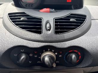 Renault Twingo 1.2 Hatchback 2Dr Benzine 1.149cc 43kW (58pk) FWD picture 14