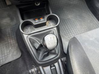 Lada Kalina 1.6 Hatchback  Benzine 1.597cc 72kW (98pk) FWD picture 16