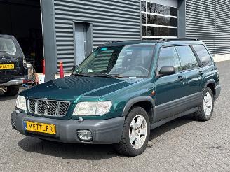 krockskadad bil auto Subaru Forester 2.0 16V X SUV 2001/9