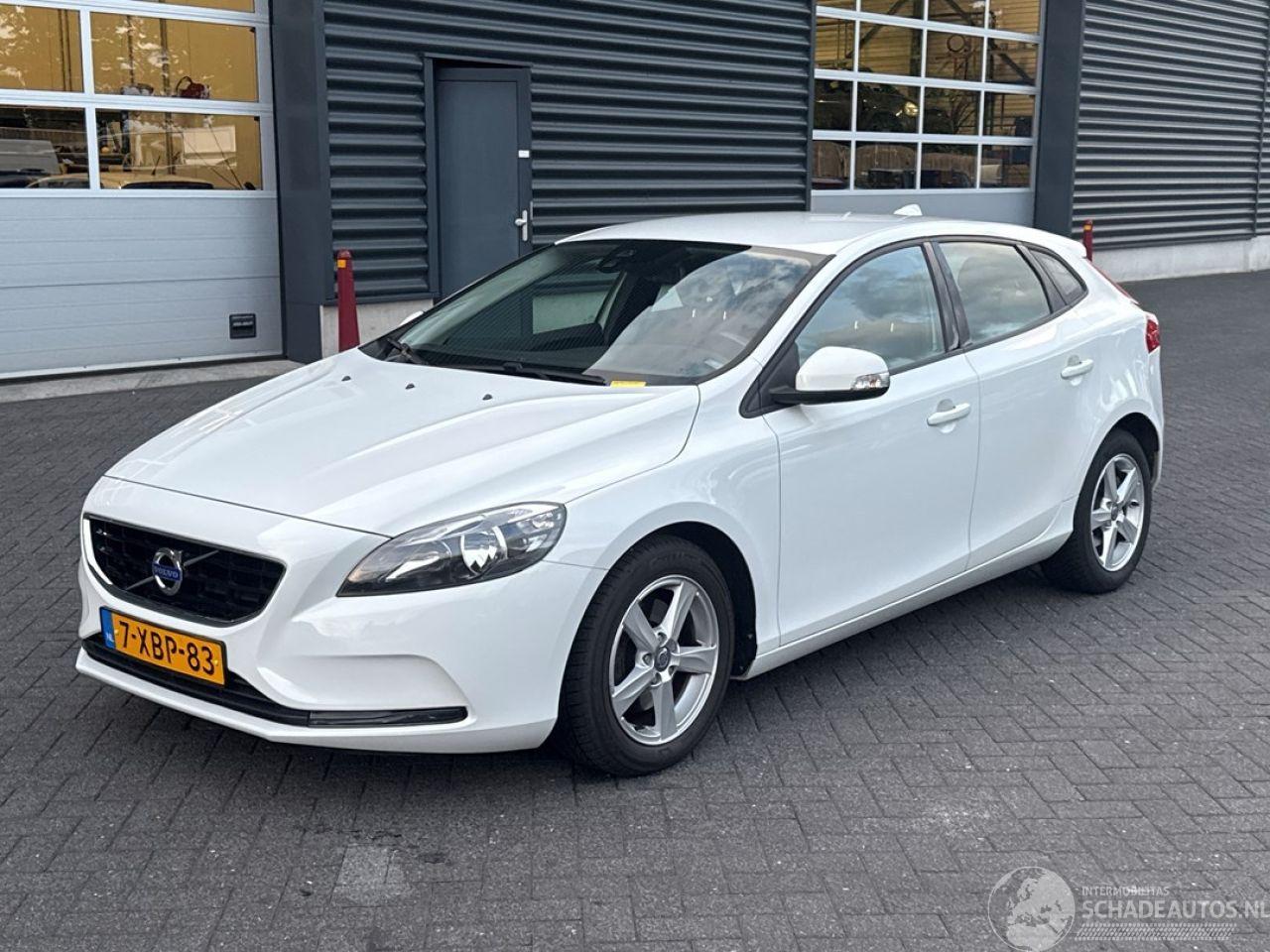 Volvo V-40 1.6 T2 GTDi 16V Hatchback 4Dr Benzine 1.596cc 88kW (120pk) FWD