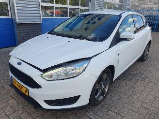 skadebil auto Ford Focus 1.0 Trend Edition 2015/10