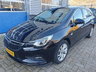 damaged passenger cars Opel Astra SPORTS TOURER+ 1.6 CDTI Innovation 2017/9