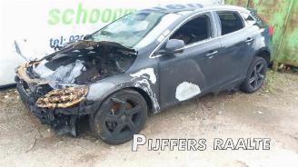 Salvage car Volvo V-40 V40 (MV), Hatchback 5-drs, 2012 / 2019 2.0 D3 16V 2016/8