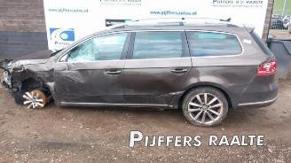 Vrakbiler auto Volkswagen Passat Passat Variant (365), Combi, 2010 / 2015 2.0 TDI 16V 135 2012/4