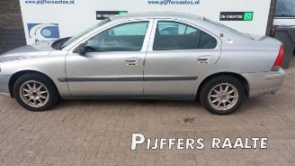 Vrakbiler auto Volvo S-60 S60 I (RS/HV), Sedan, 2000 / 2010 2.4 20V 140 2001/4