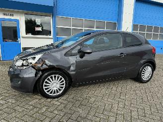 Voiture accidenté Kia Rio 1.2 CVVT  SUPER PACK 2012/5