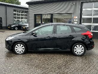 Ford Focus 1.0 EcoBoost Trend 5drs picture 2