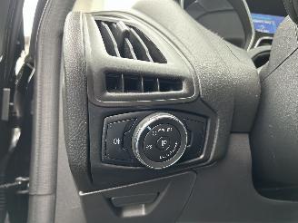 Ford Focus 1.0 EcoBoost Trend 5drs picture 15