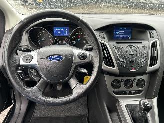 Ford Focus 1.0 EcoBoost Trend 5drs picture 16
