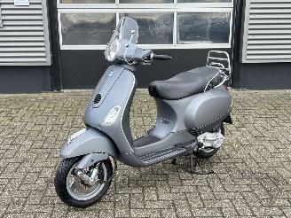 krockskadad bil bromfiets Vespa  LX 50 4T 2008/8
