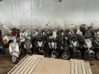 Overige  Partij 57 scooters picture 4