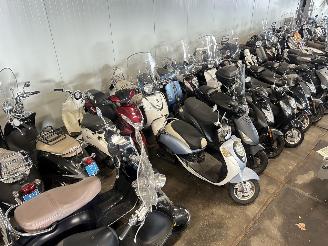 Overige  Partij 57 scooters picture 11