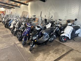 Overige  Partij 57 scooters picture 2