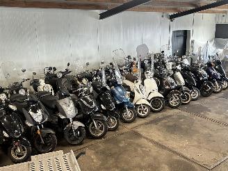 Overige  Partij 57 scooters picture 3