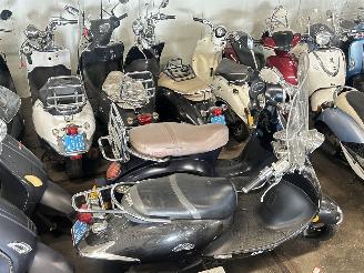 Overige  Partij 57 scooters picture 8