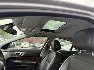 Jaguar XF 3.0 V6 Premium Luxury (Sedan 4-dr.) picture 17