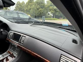 Jaguar XF 3.0 V6 Premium Luxury (Sedan 4-dr.) picture 32
