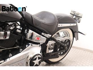 Harley-Davidson  FLDE Softail Deluxe ABS picture 23